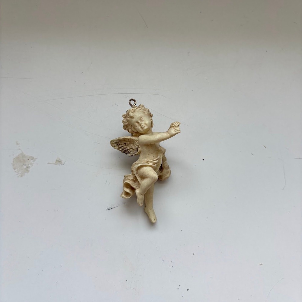Vintage Cherub Angel Ornament Ivory Resin Flying Putti Figurine 2.25 Inch